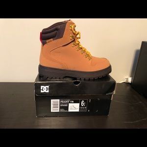 DC Peary men’s size 6.5 new in box
